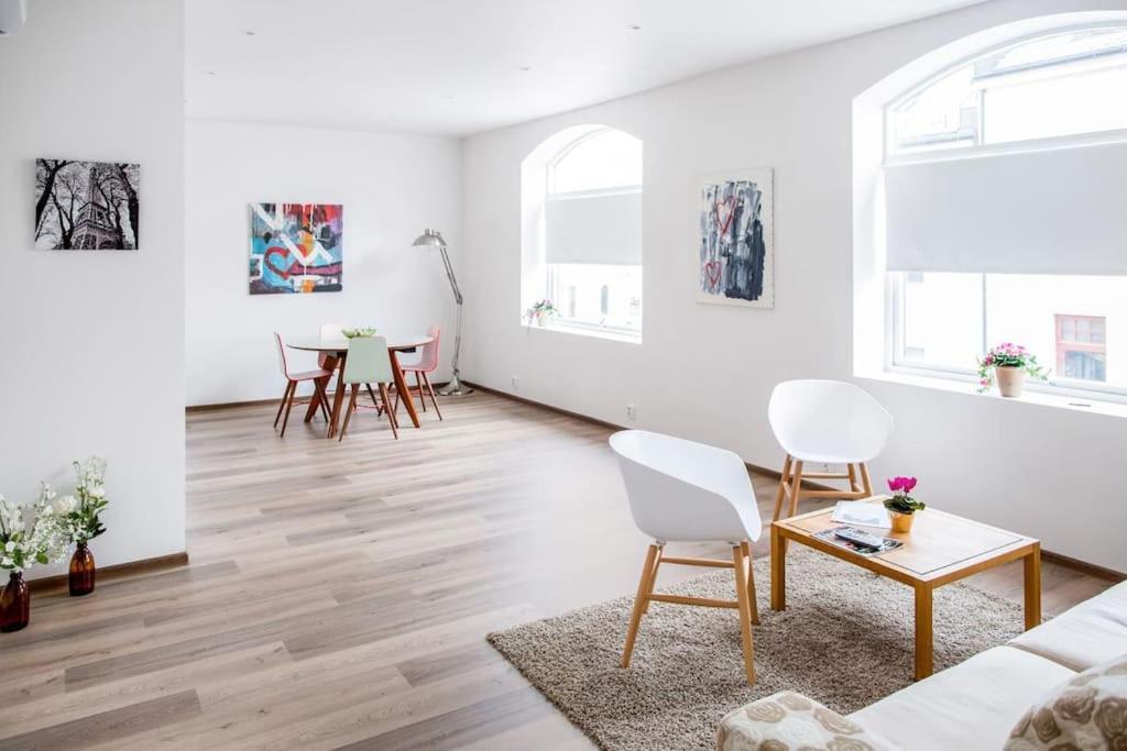 Free Parking Space, 2 Bed Room, Short Walk To Brosundet โอเลซุนด์ ภายนอก รูปภาพ