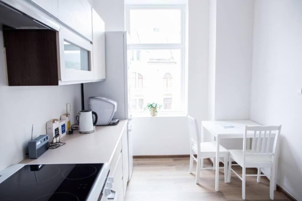 Free Parking Space, 2 Bed Room, Short Walk To Brosundet โอเลซุนด์ ภายนอก รูปภาพ
